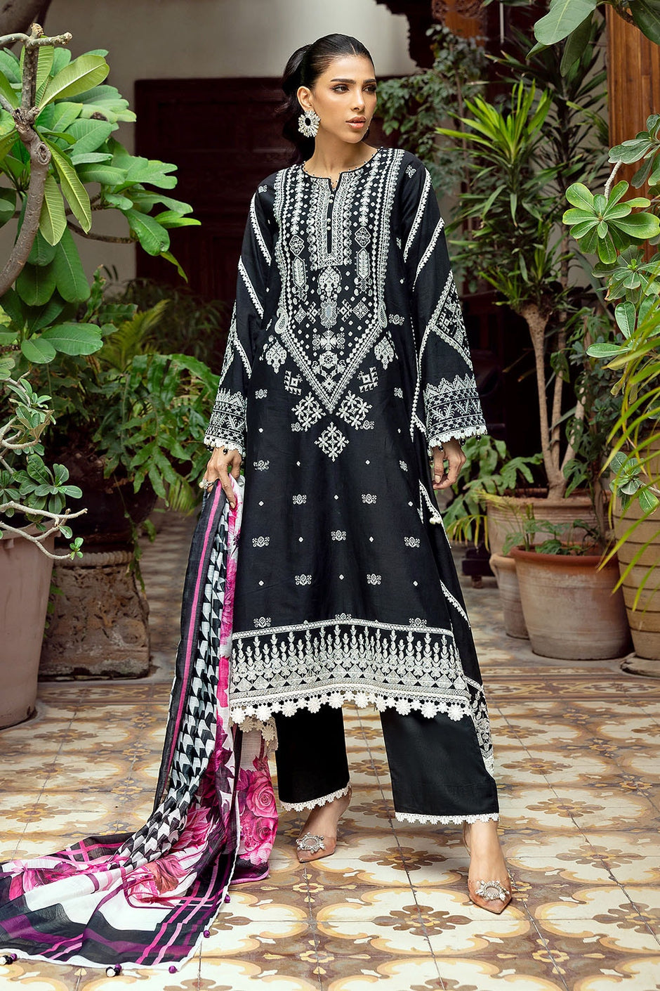 3 Piece Unstitched Lacquer Embroidered Lawn Suit with Zari Paper Cotton Dupatta