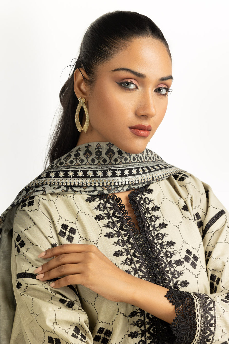 3PC Khaddar Embroidered Suit