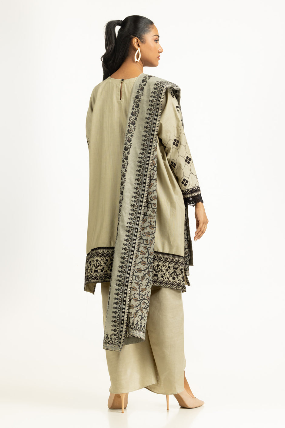 3PC Khaddar Embroidered Suit