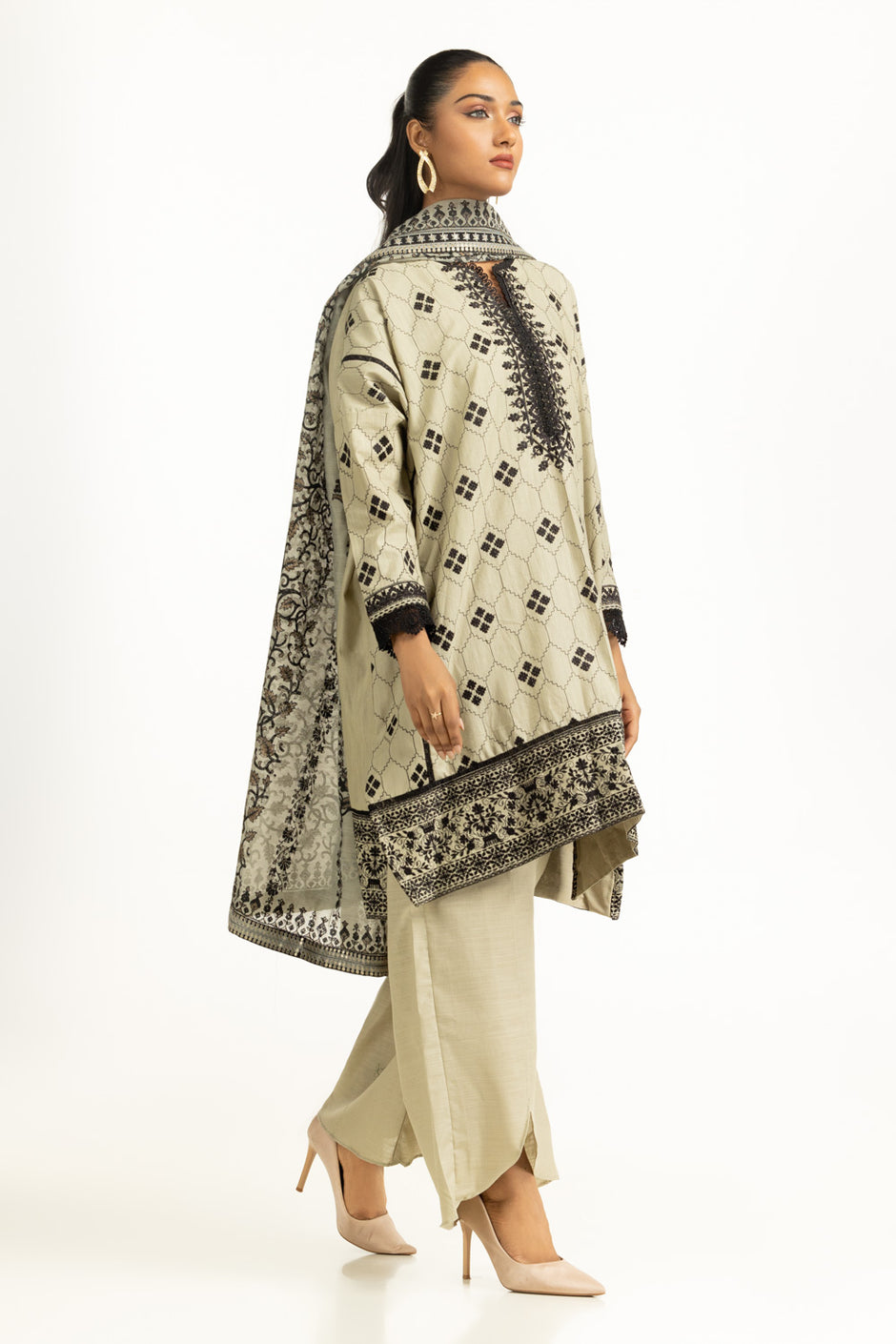 3PC Khaddar Embroidered Suit