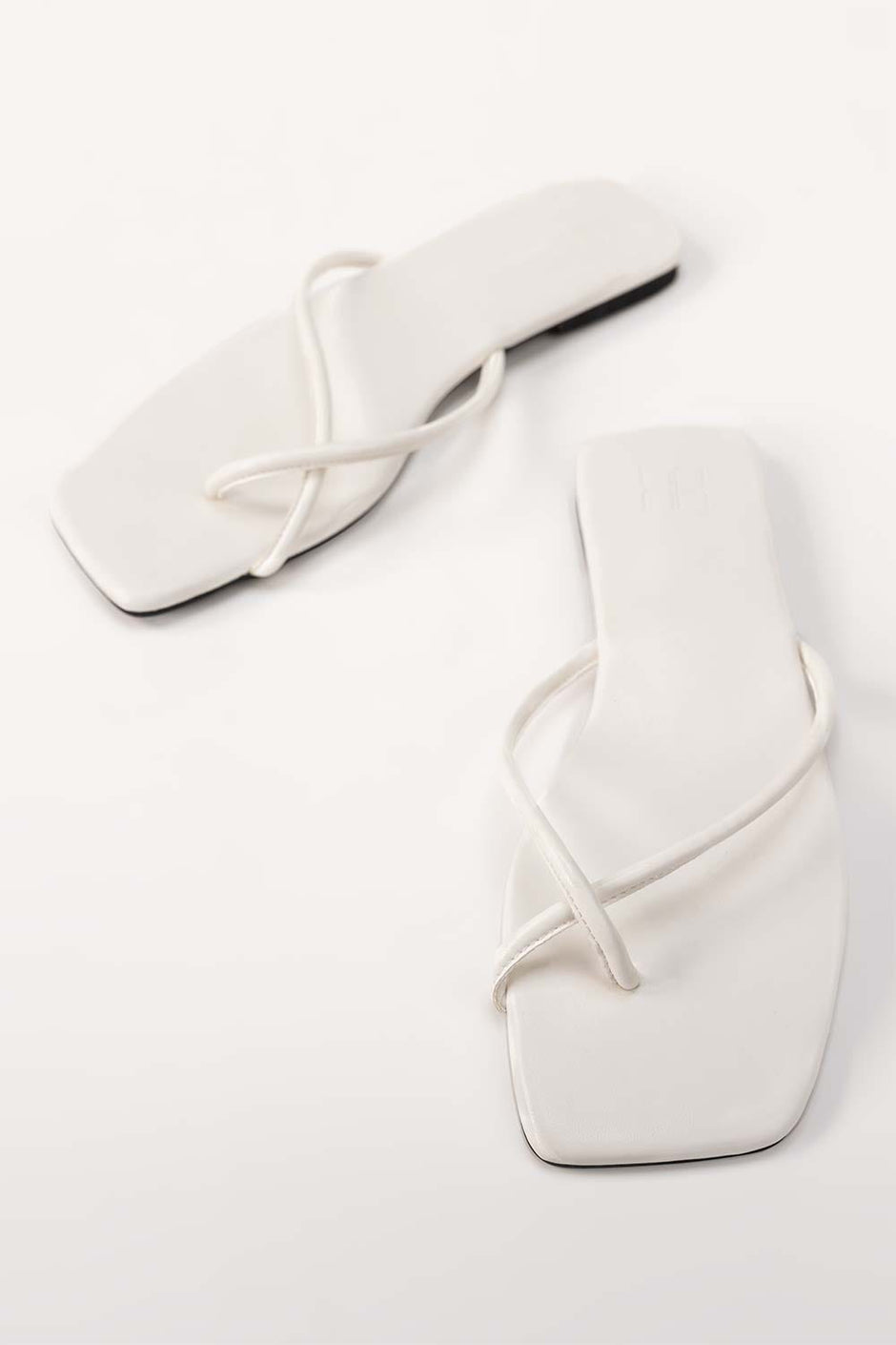 White Slipper IWE-SLP24-037