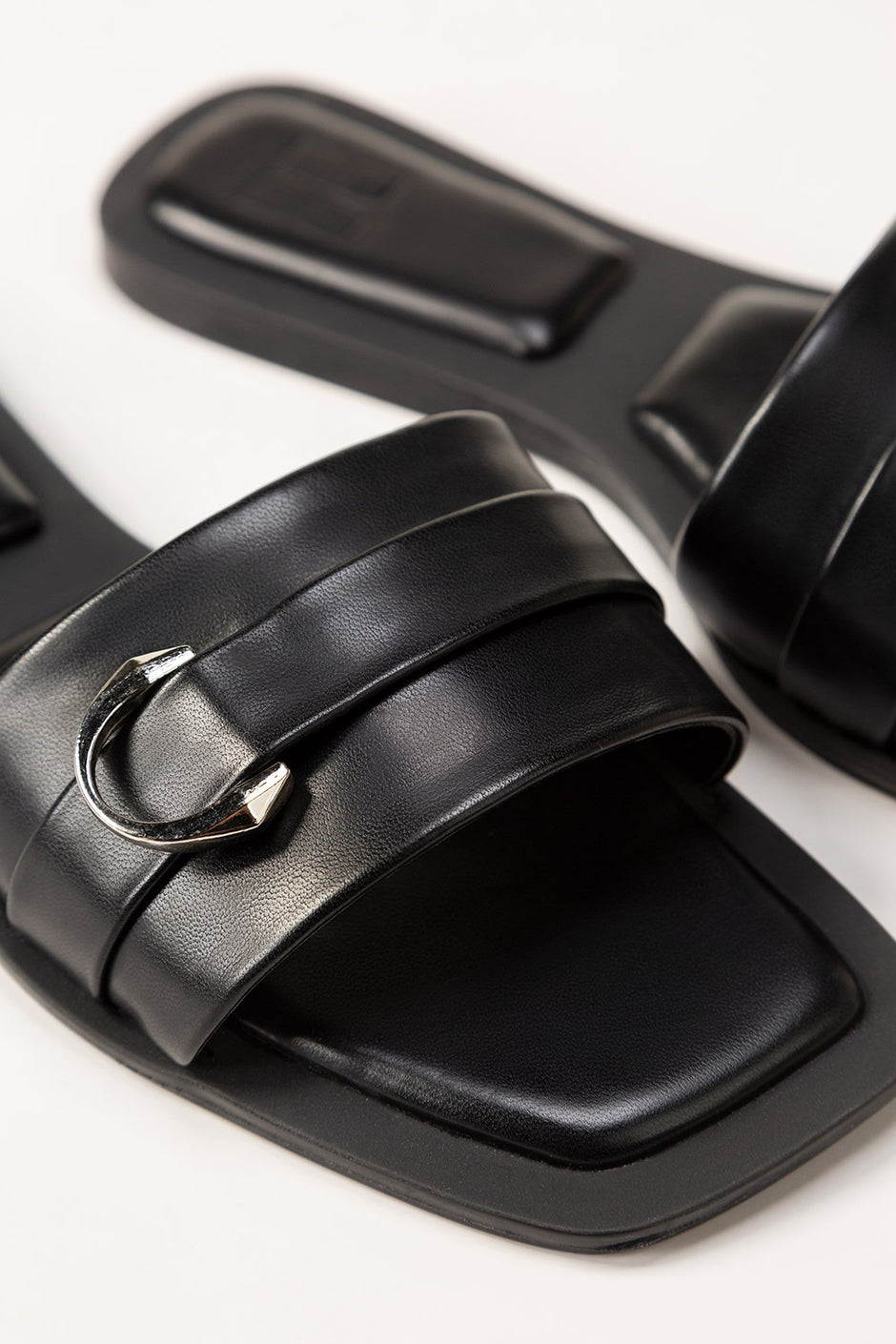 Black Comfy Slipper IWW-CFS24-002