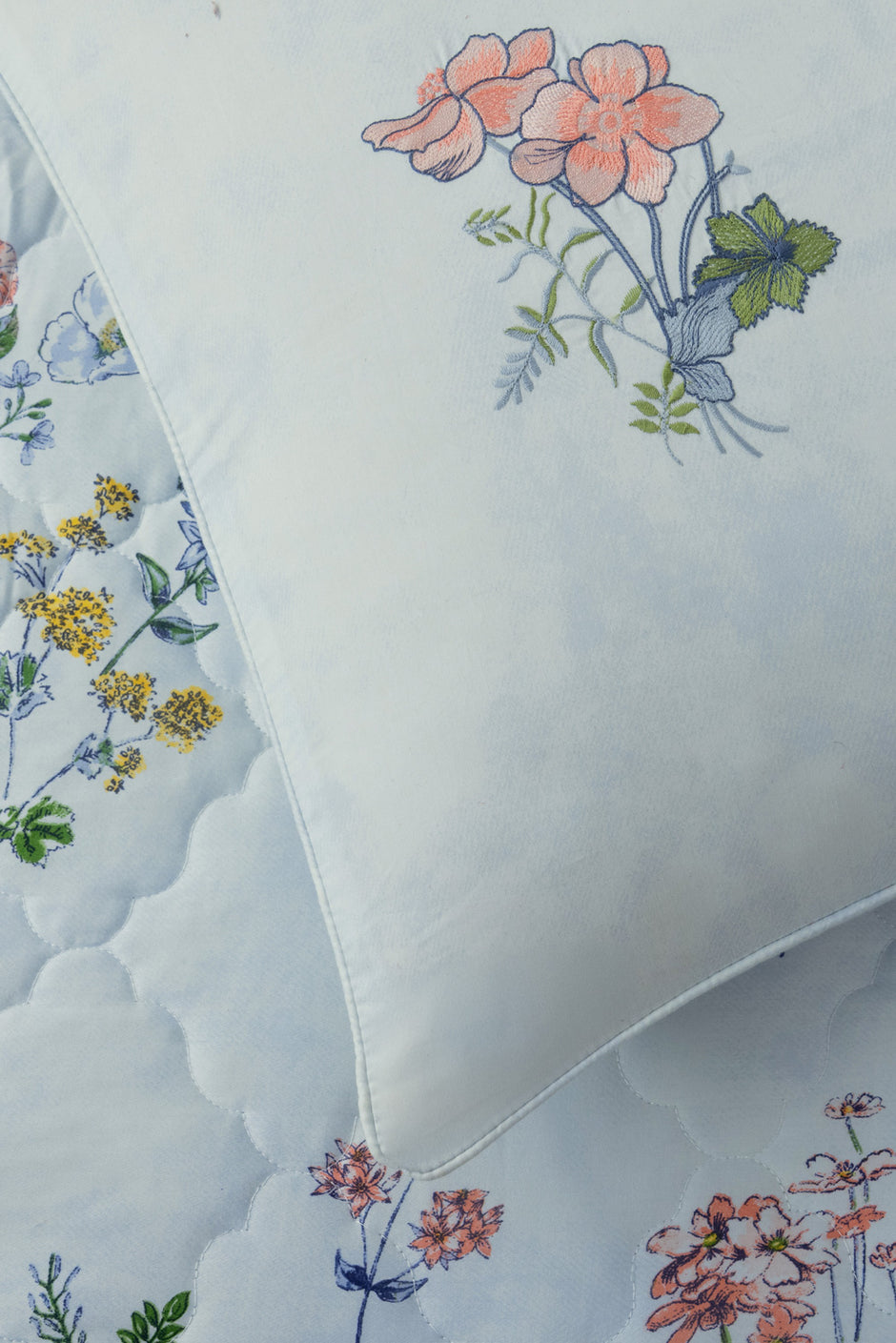 Azure bud T-300 Bed Throw
