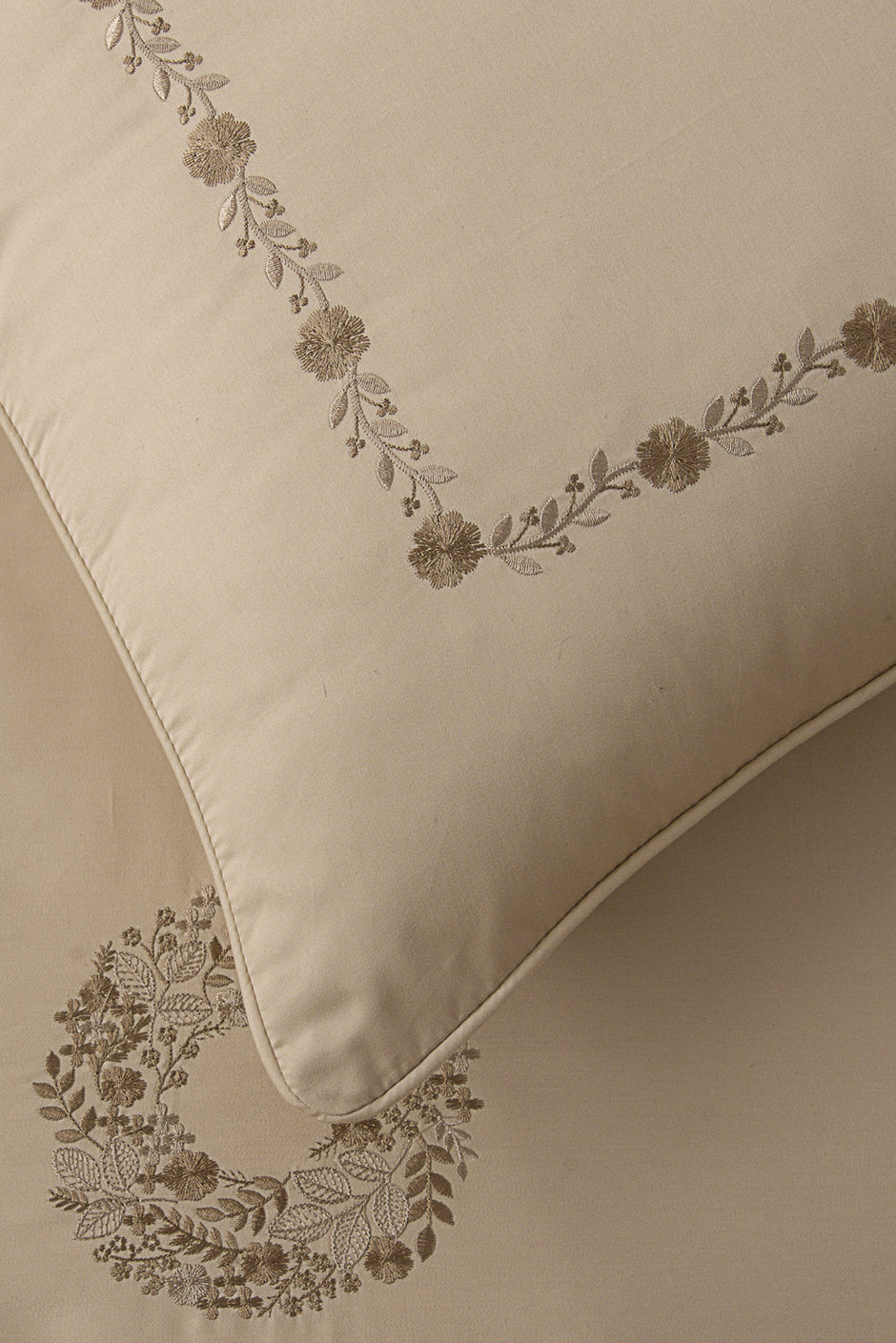 Beige T-400 Embroidered Quilt Cover set