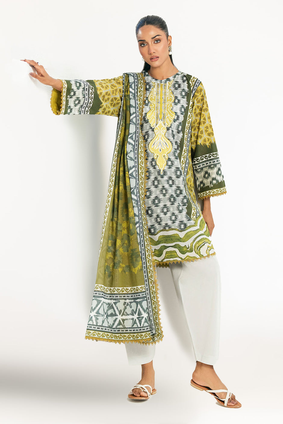 3 Piece Printed Lawn Suit with Embroidered Organza Neckline CL-62198