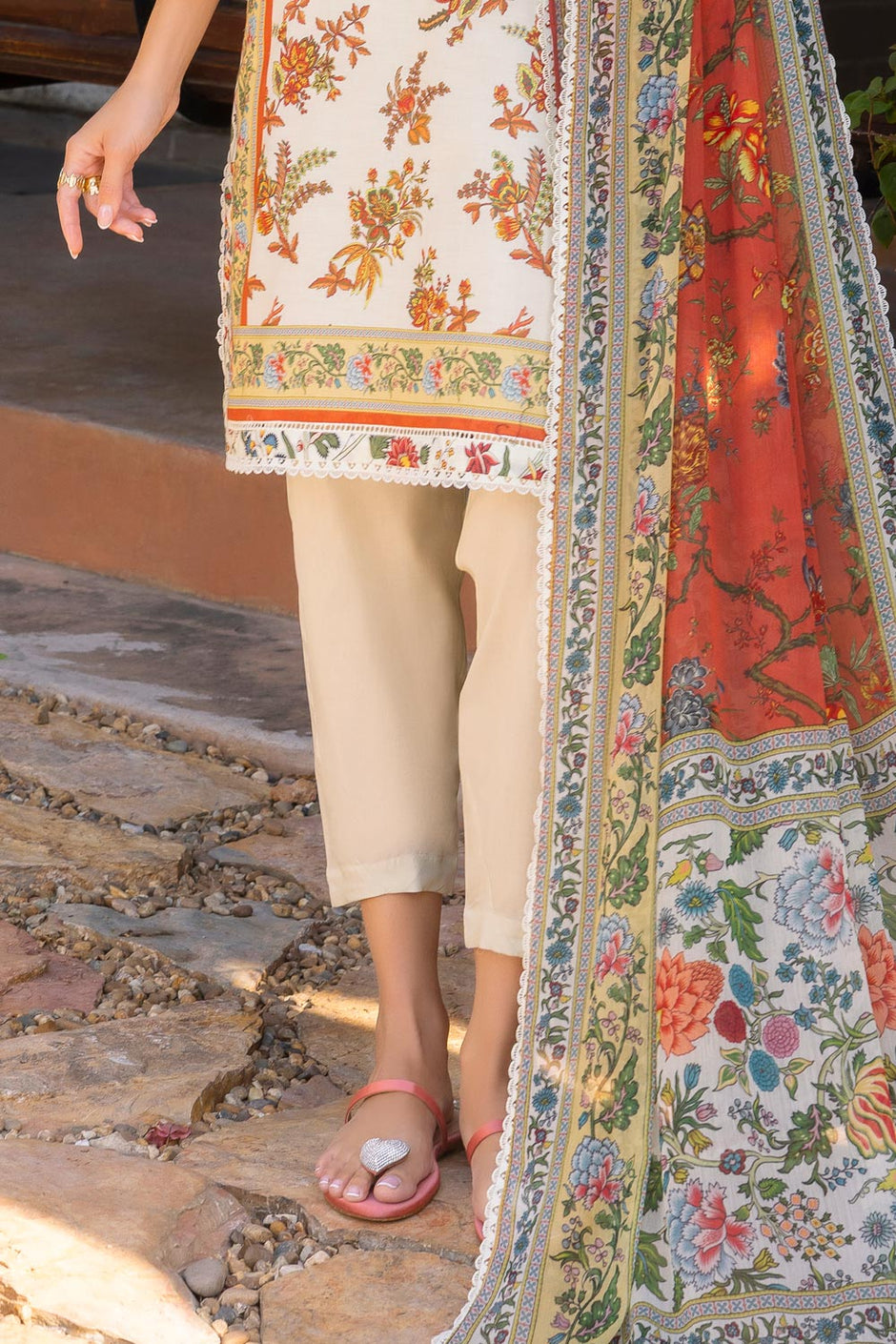3 Piece Printed Lawn suit with Chiffon Dupatta