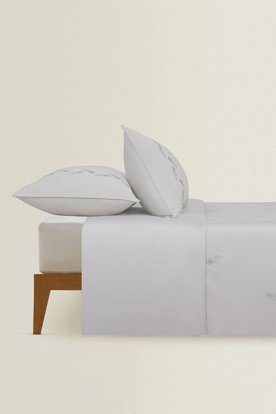 Dove T-400 Embroidered Quilt Cover Set