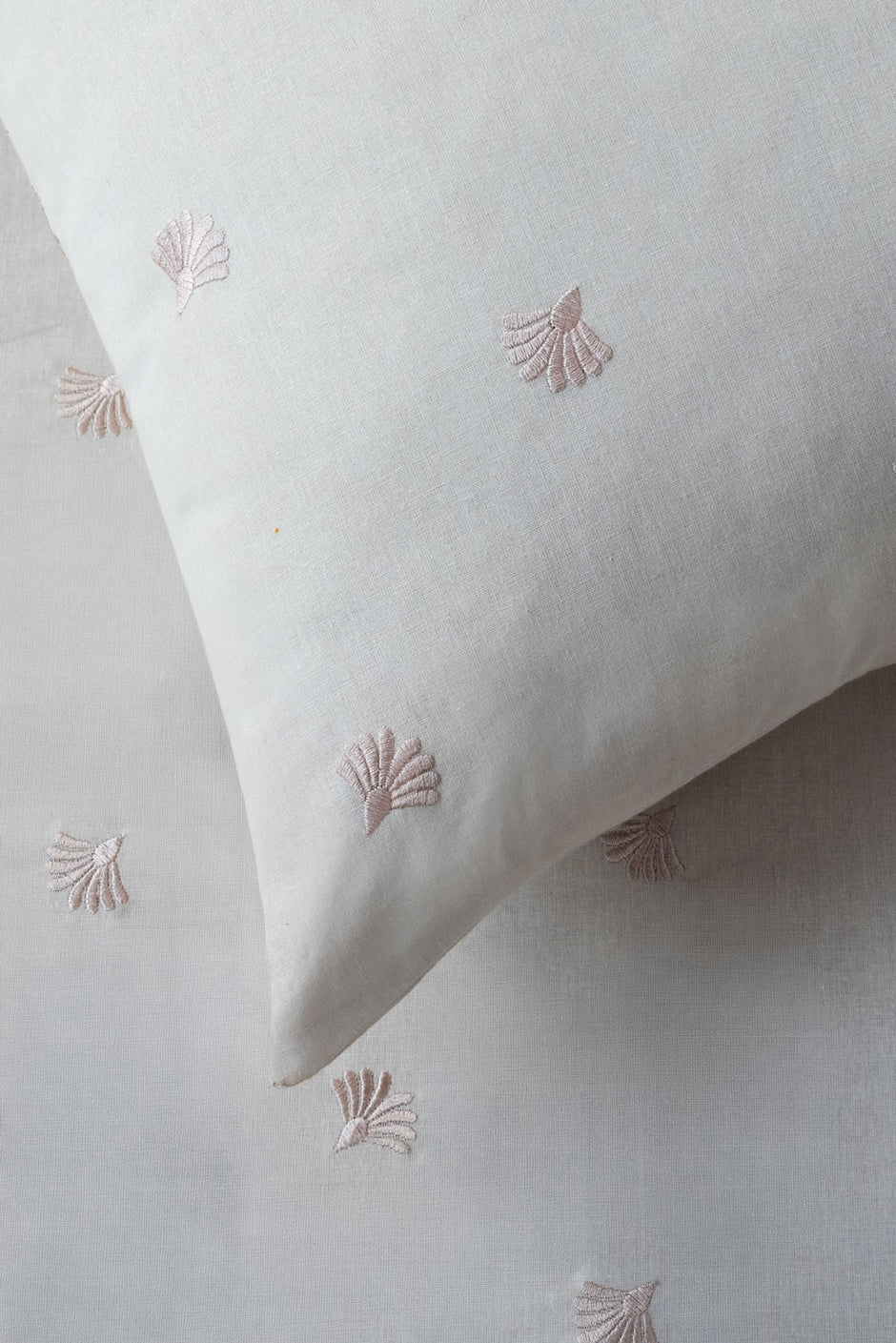 ES-010 Dyed Embroidered Sheet Set