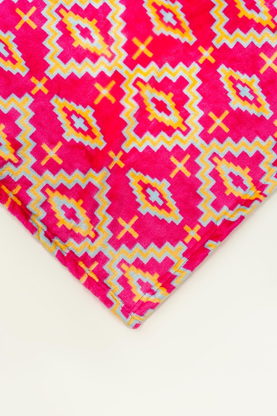 AW25-Flourscent Single Ply Fleece Throw