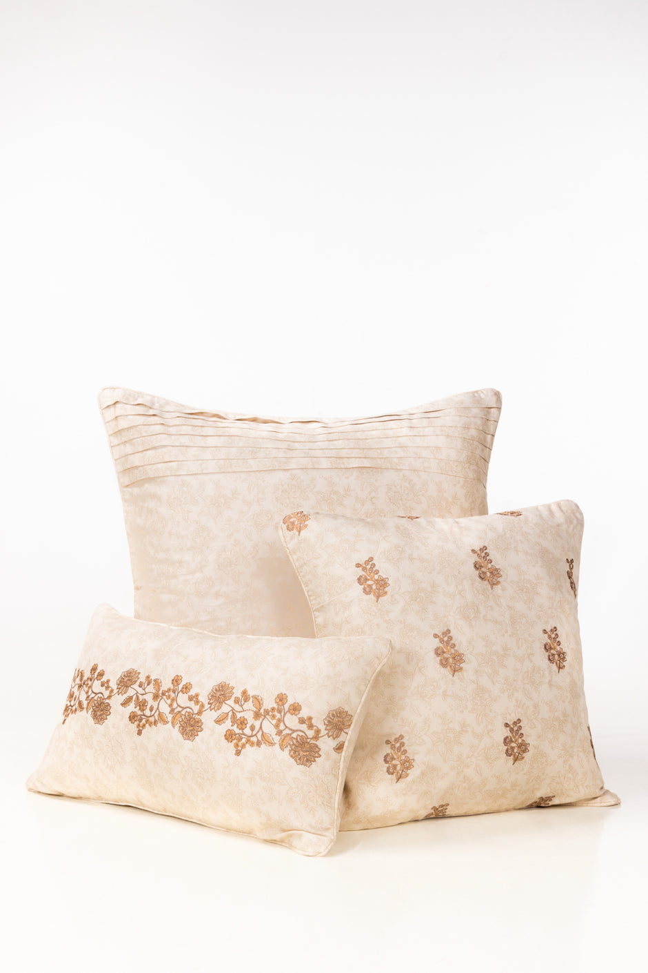 Gardenia Bloom T-200 Square Cushion Cover