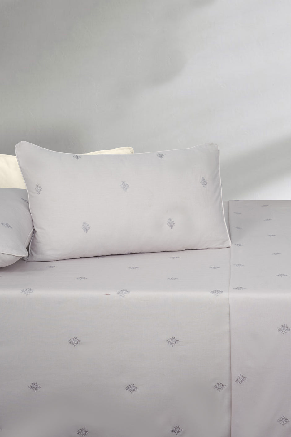 Gray Lilac T-150 Embroidered Bed Sheet Set