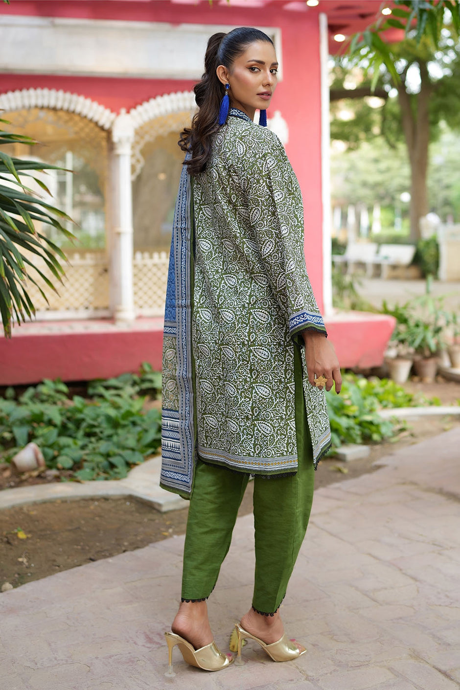 3 Piece Printed Khaddar Suit