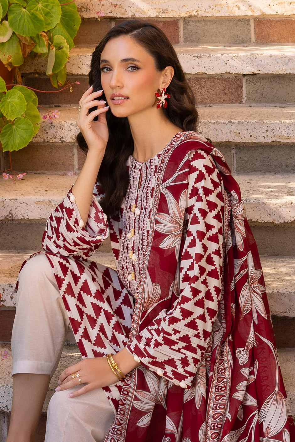 3 Piece Printed Lawn suit with Embroidered Organza Neckline