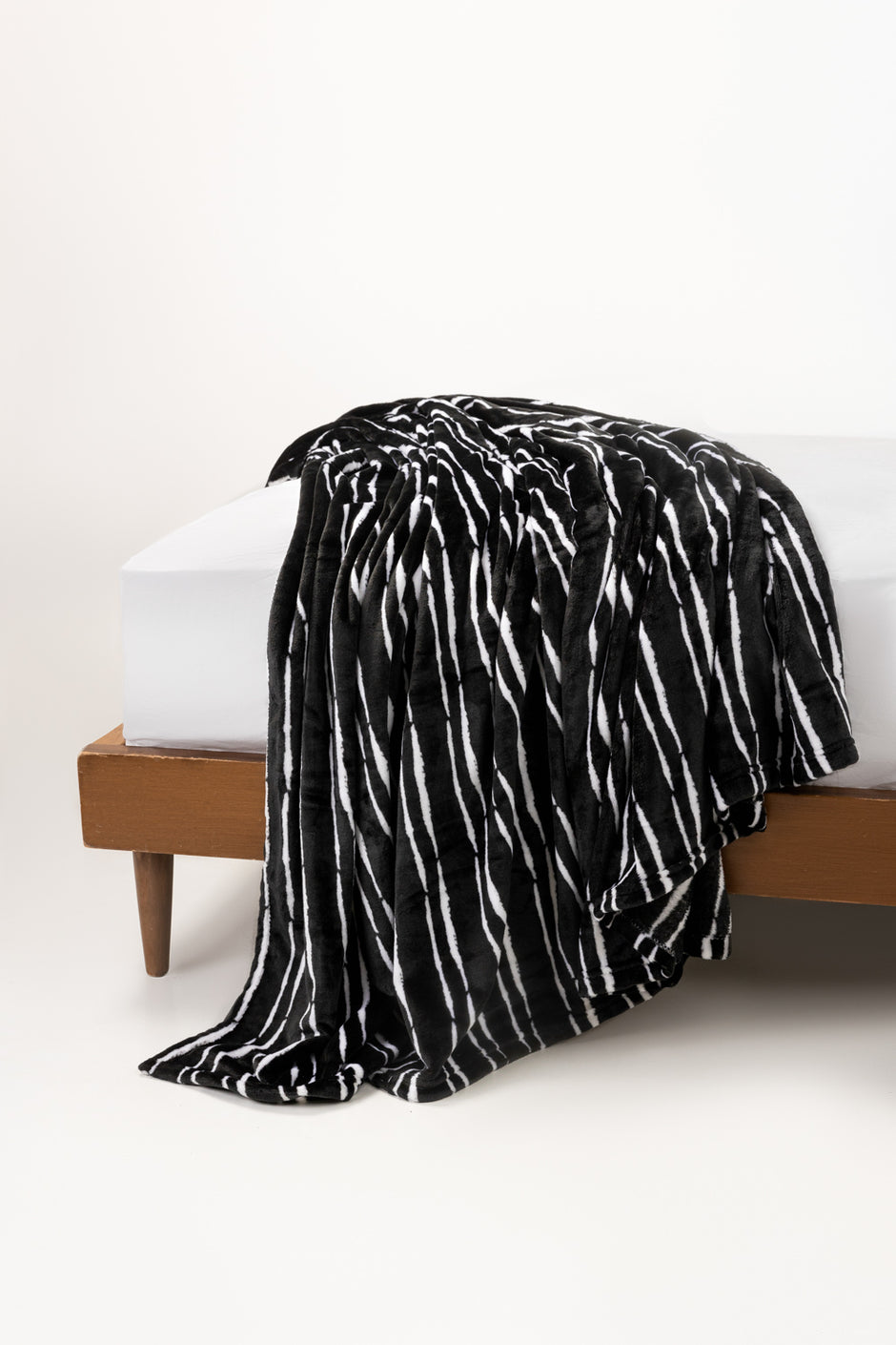 Phantom Single Ply Fleece Throw