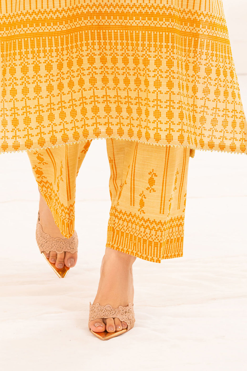 2 Piece Printed Khaddar Suit
