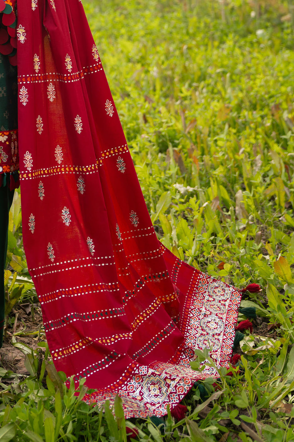 3 Piece Jacquard Suit with Silver Printed Dupatta and Embroidered Neckline and Accessories