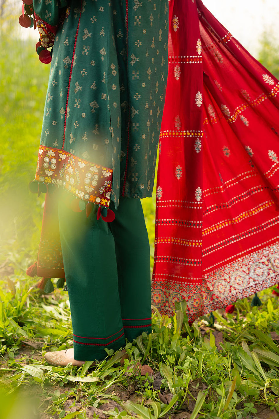 3 Piece Jacquard Suit with Silver Printed Dupatta and Embroidered Neckline and Accessories