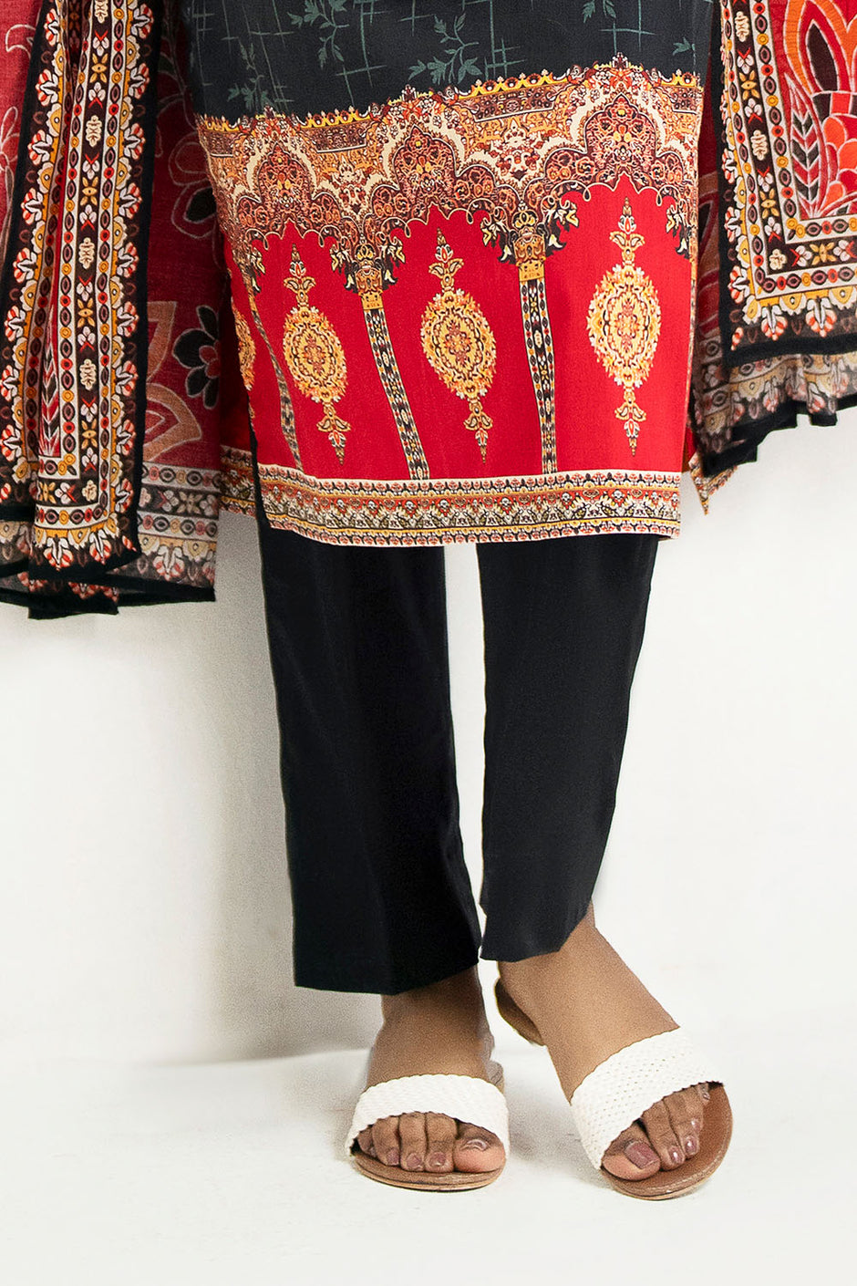 3 Piece Printed Lawn Suit with Embroidered Organza Lace & Bunches