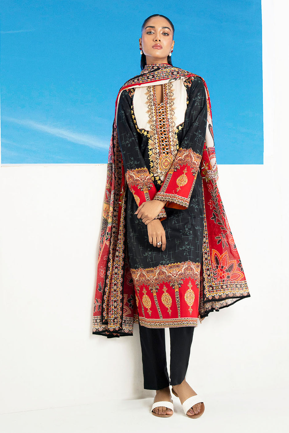 3 Piece Printed Lawn Suit with Embroidered Organza Lace & Bunches