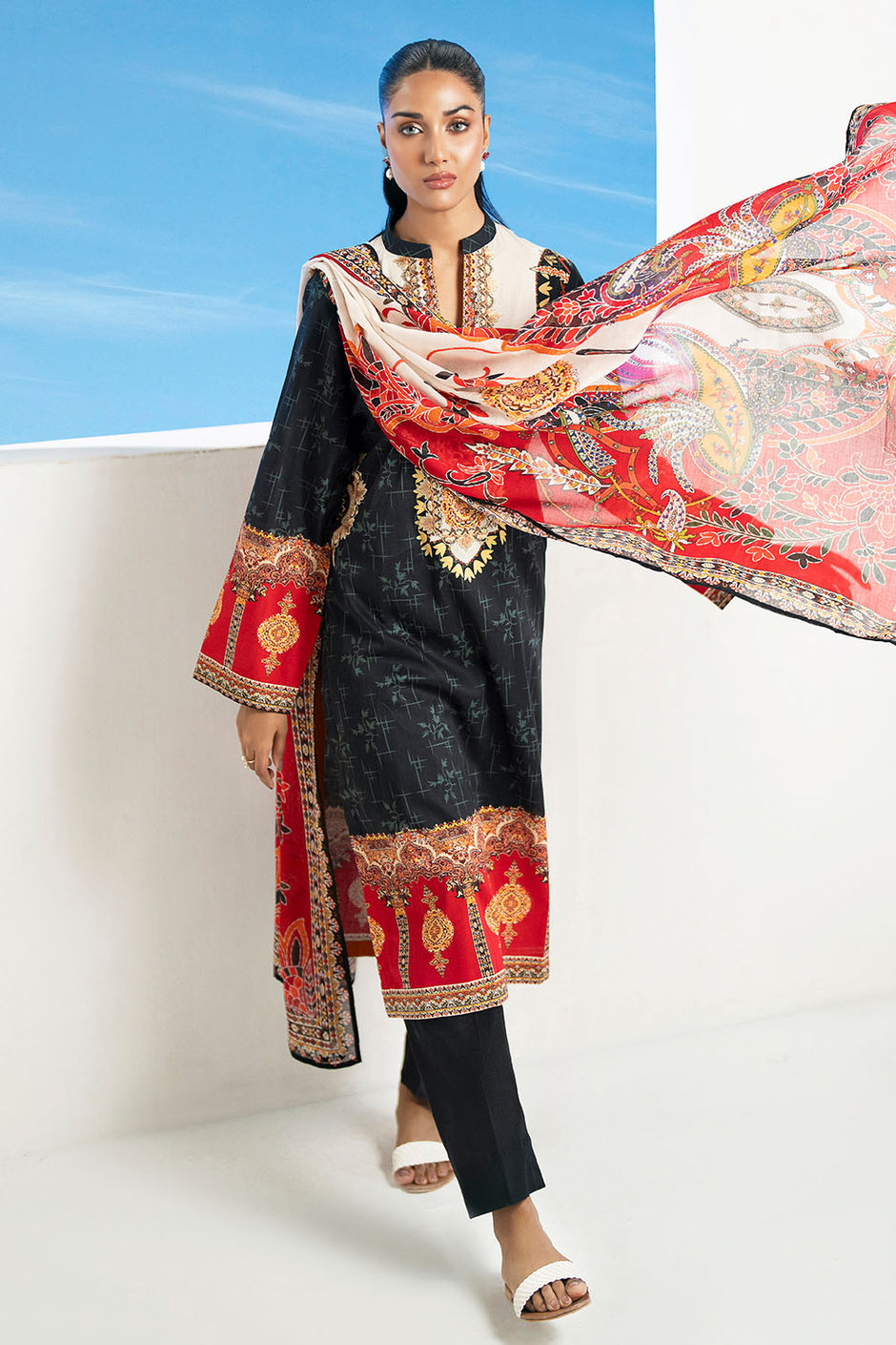 3 Piece Printed Lawn Suit with Embroidered Organza Lace & Bunches