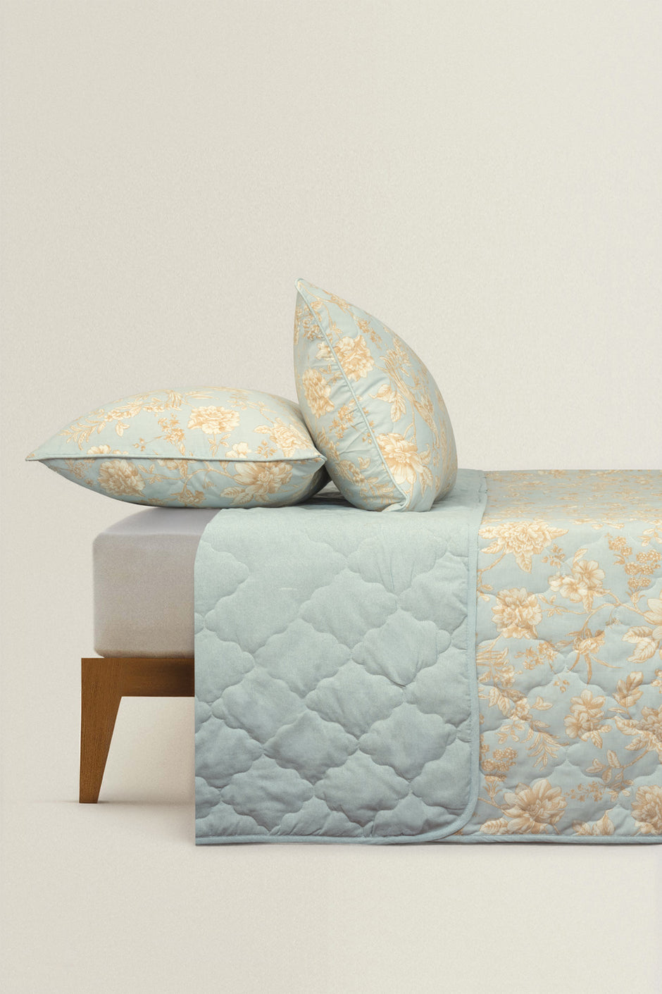 Serene Sky Bed Throw