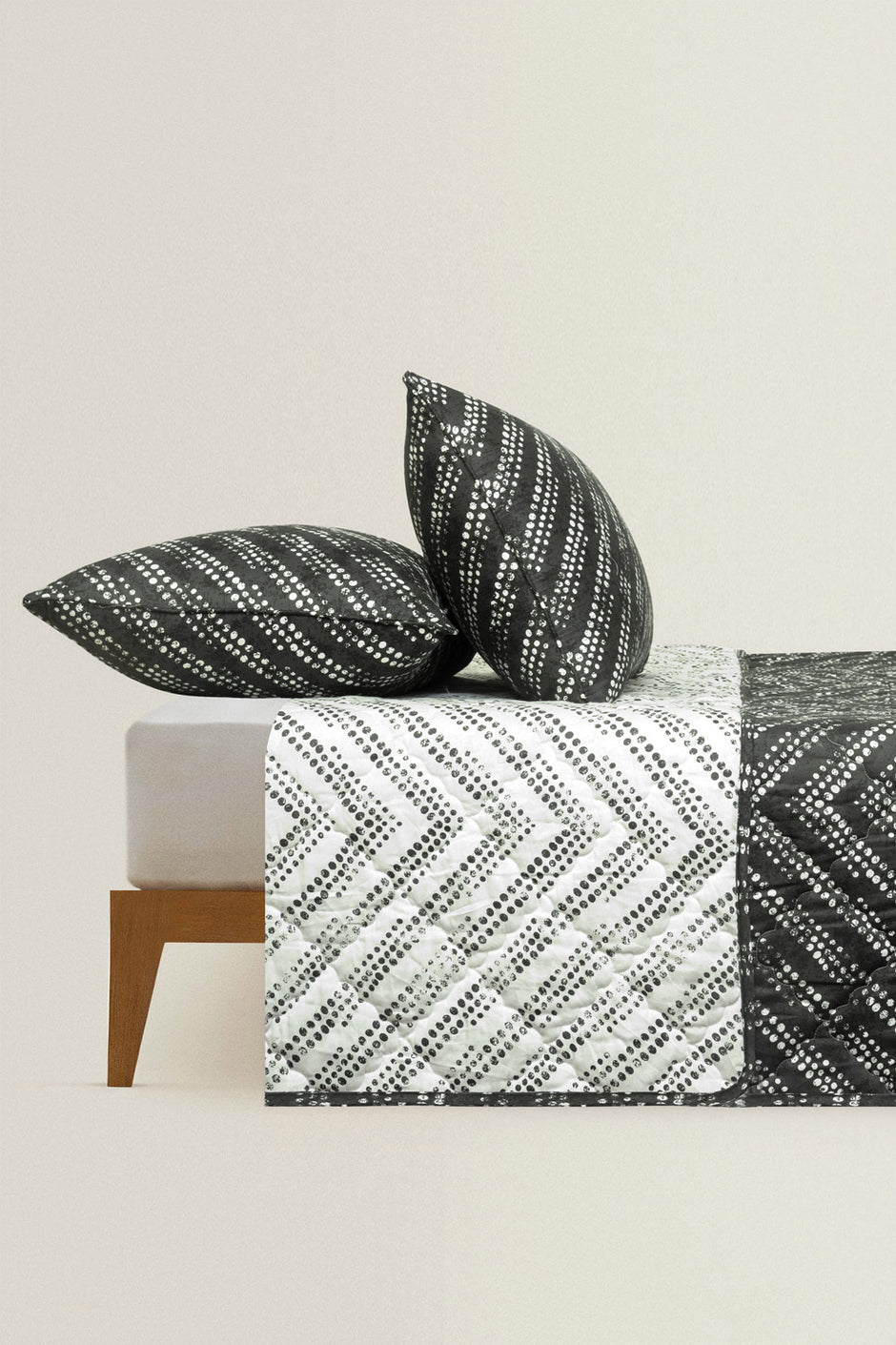 Stippling T-200 Bed Throw