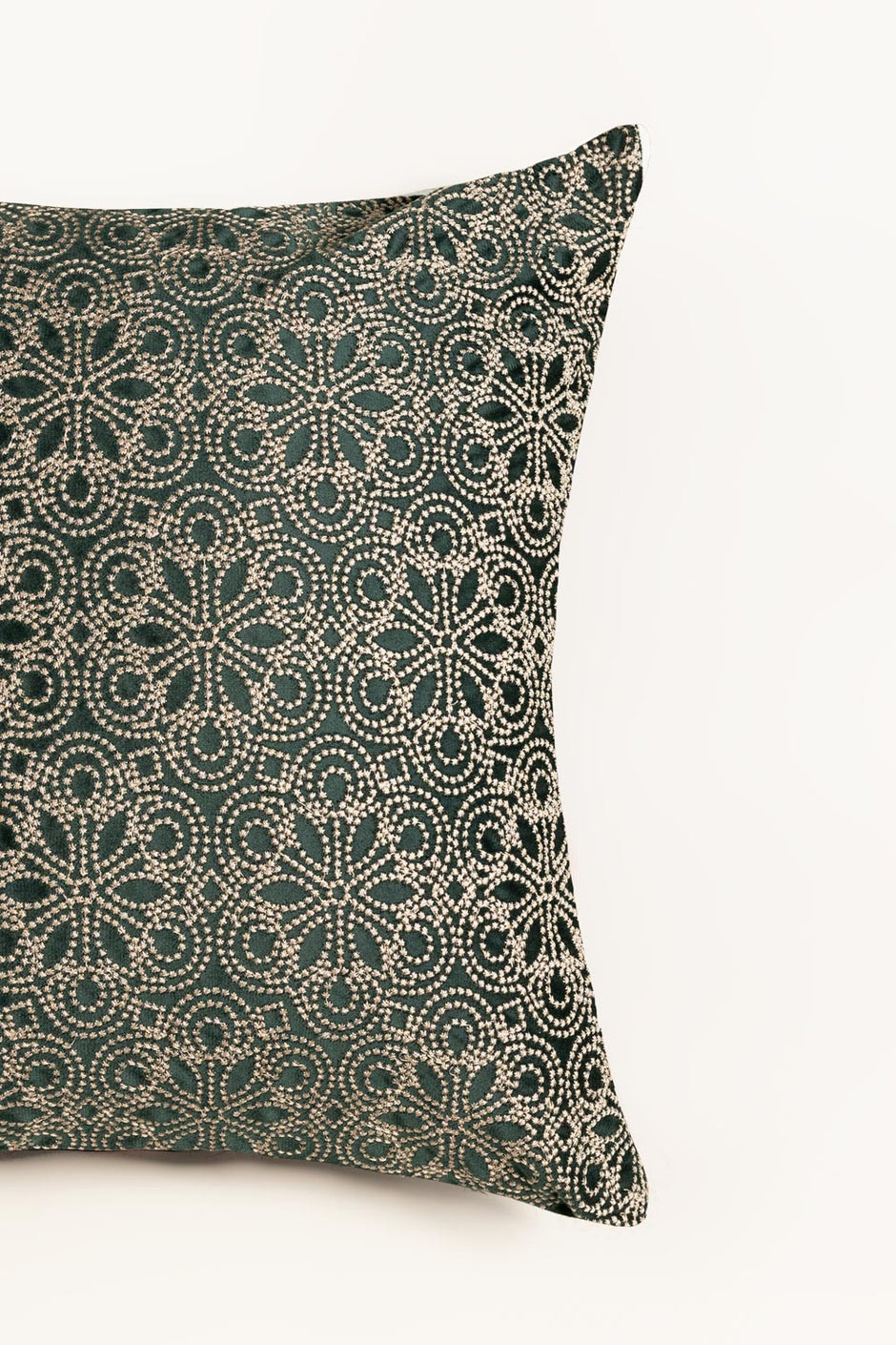 VEC -26-17 Velvet Embroidered Cushion Cover