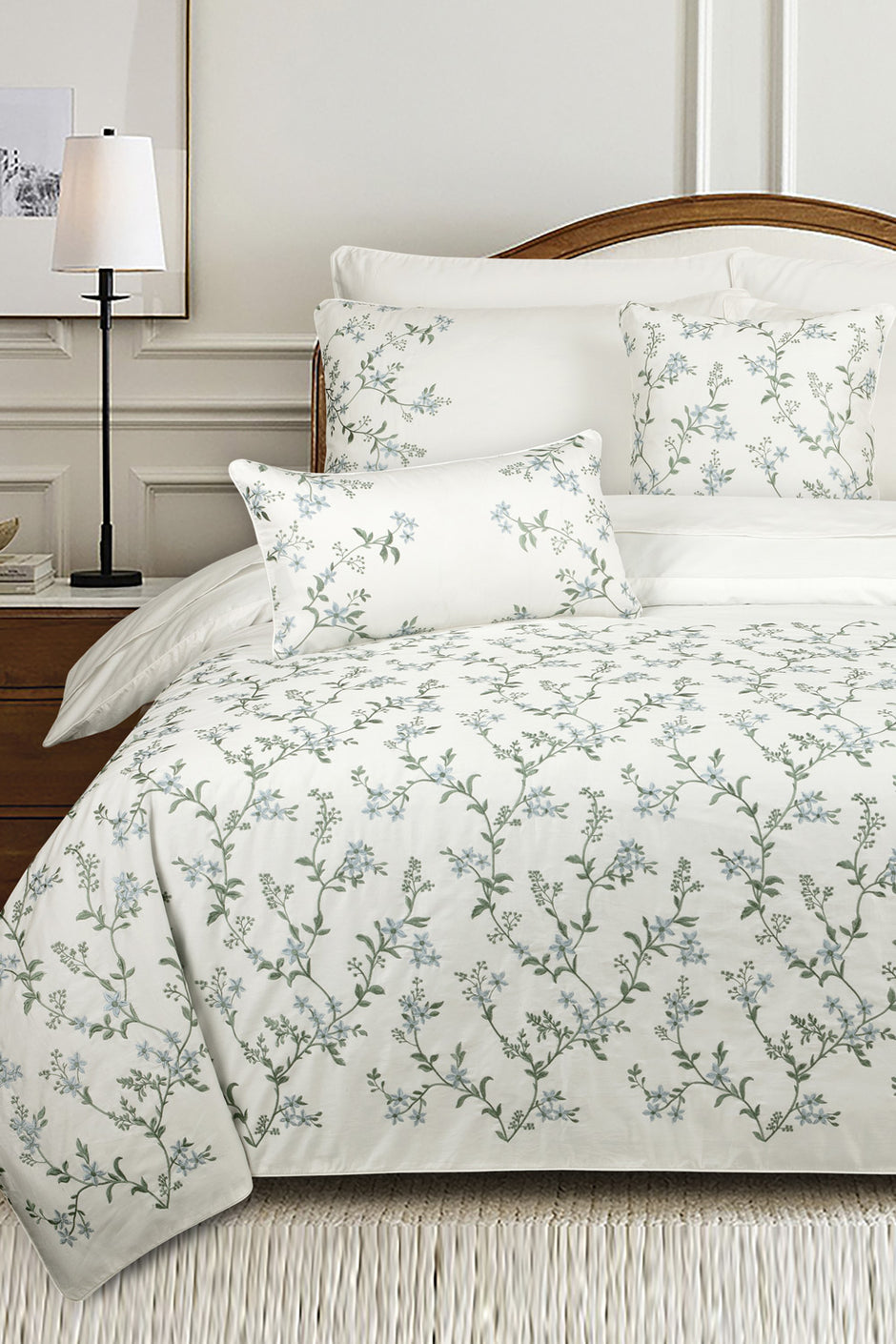 White T-400 Embroidered Quilt Cover set 26