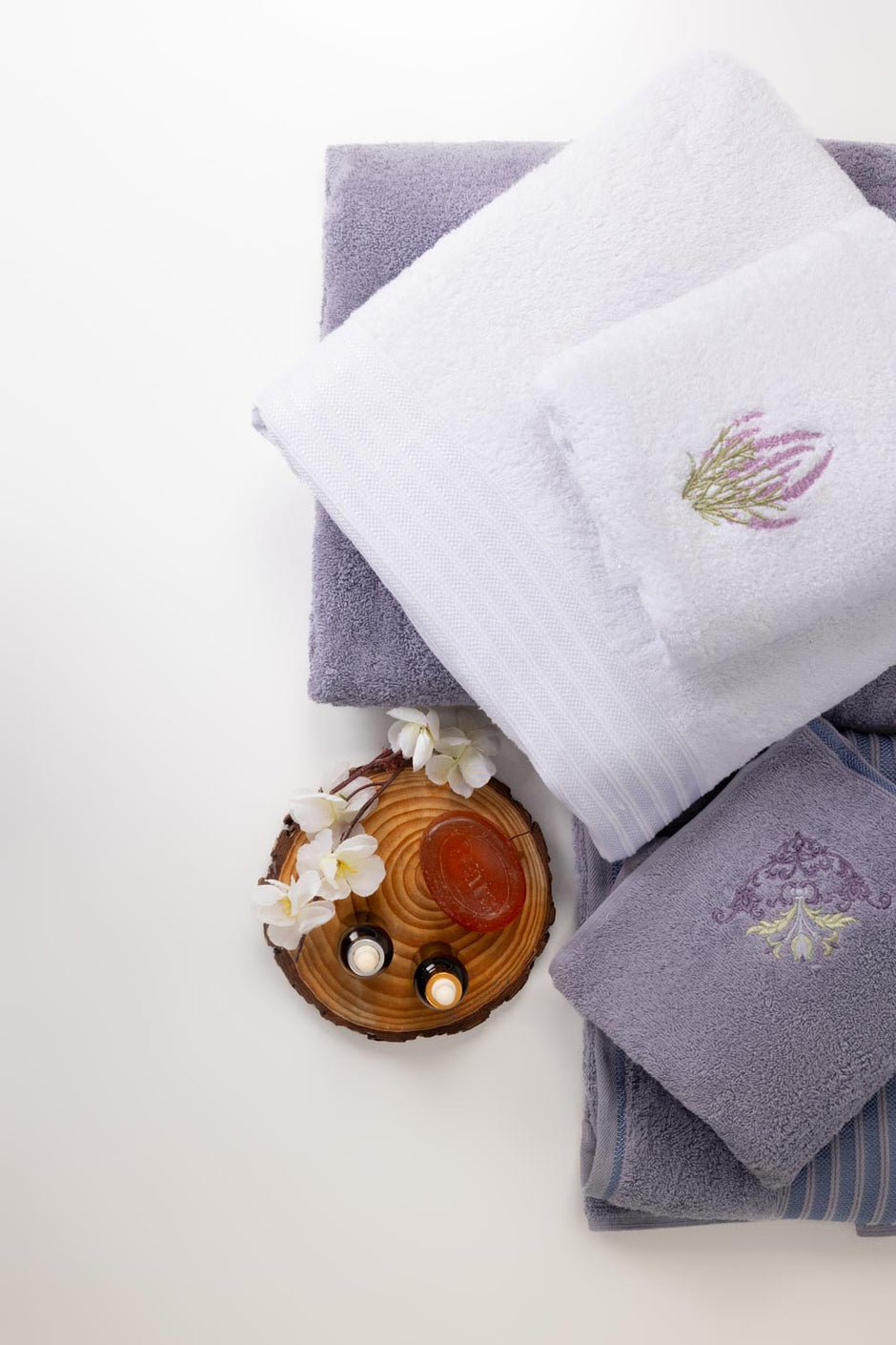 White 3pcs Embroidered Towel Set