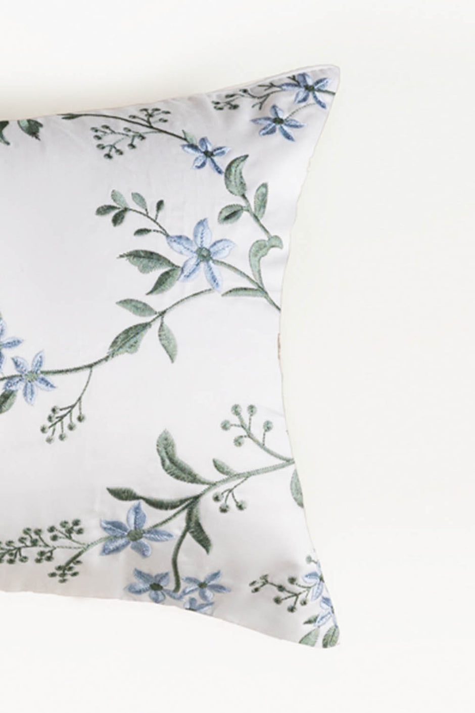 White T-400 Embroidered Deck Cushion Cover 26