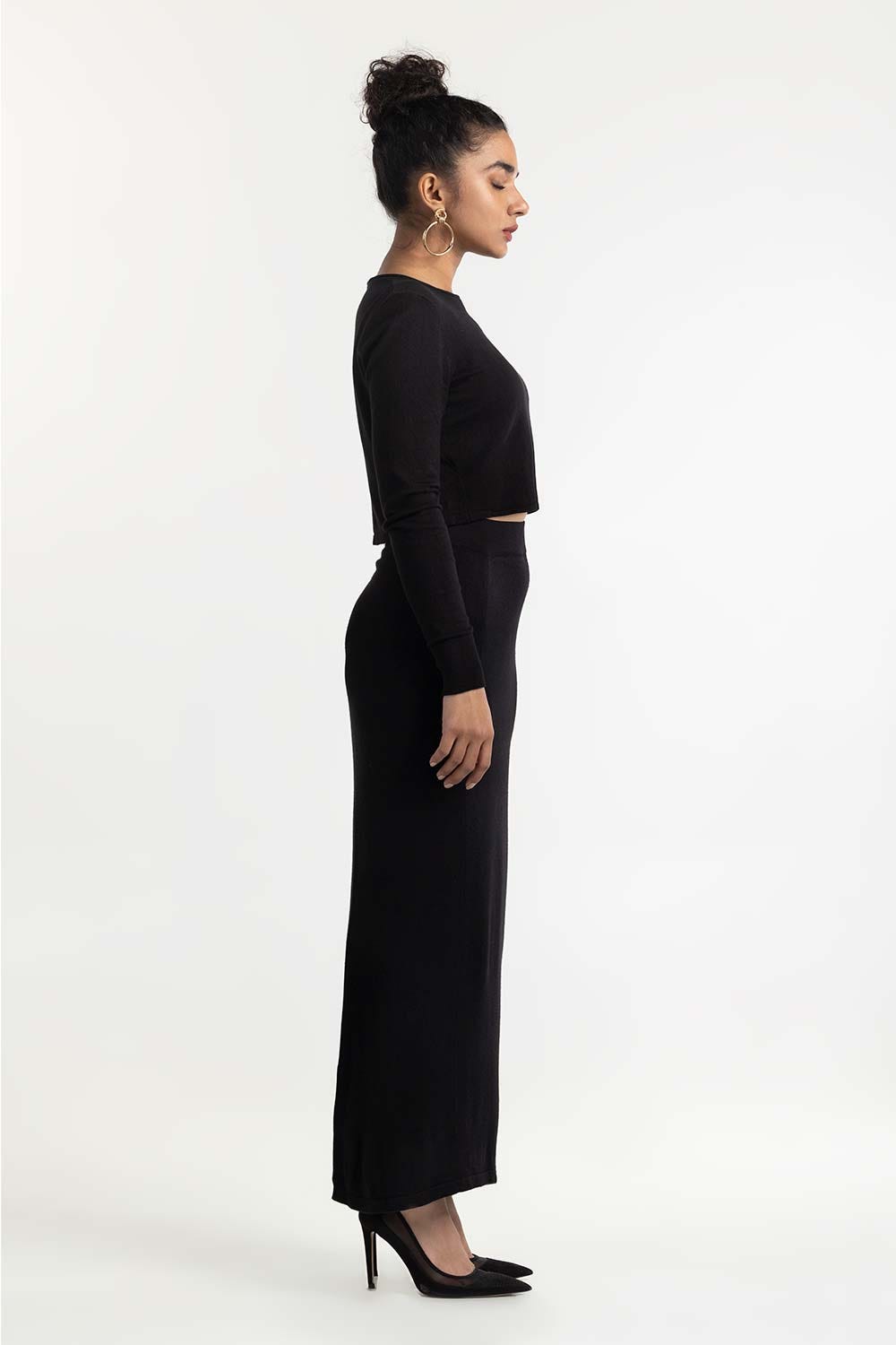 Black Basic Cropped Knit Sweater 224-216-305