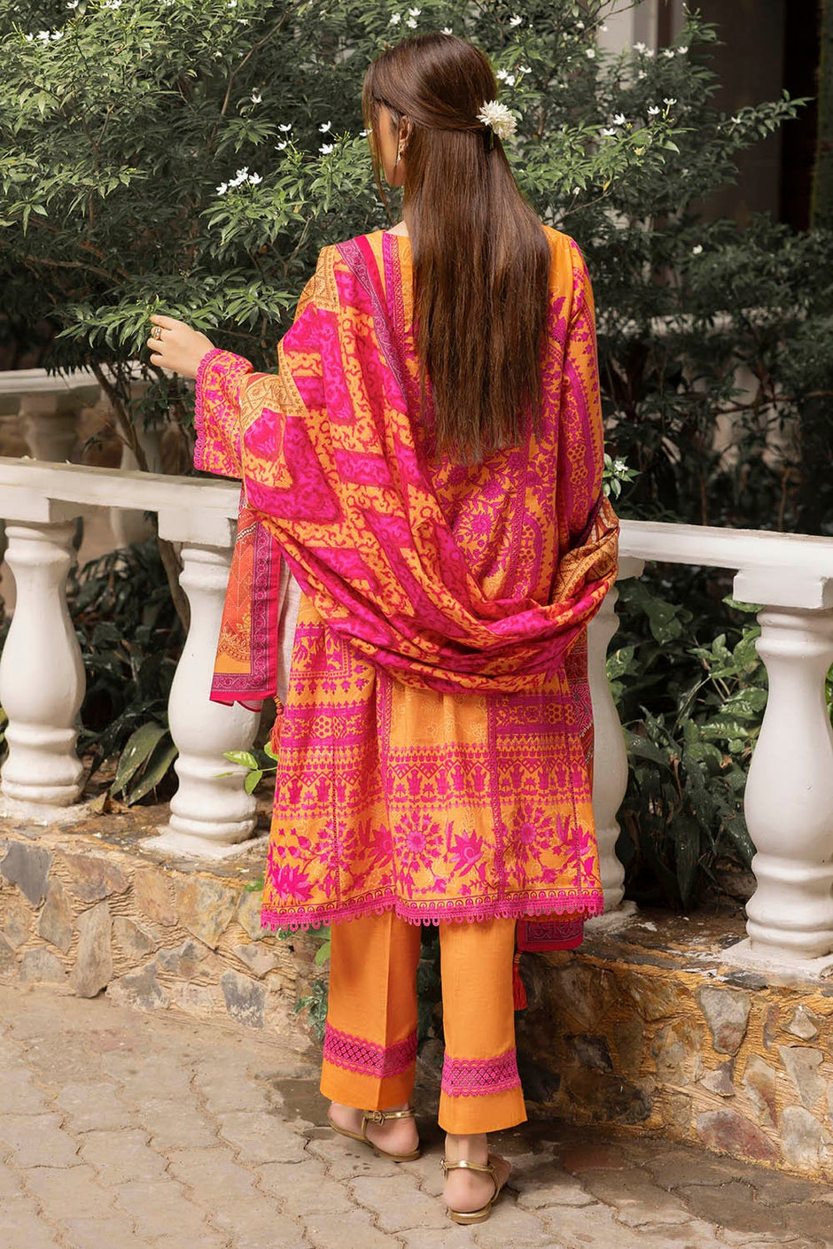 3 Piece Unstitched Printed Khaddar Suit