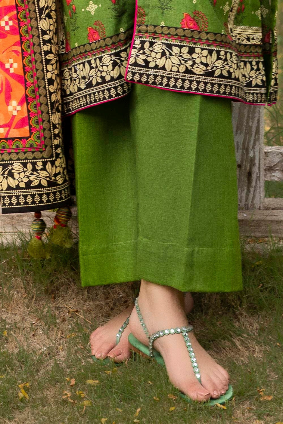 3 Piece Unstitched Printed Khaddar Suit