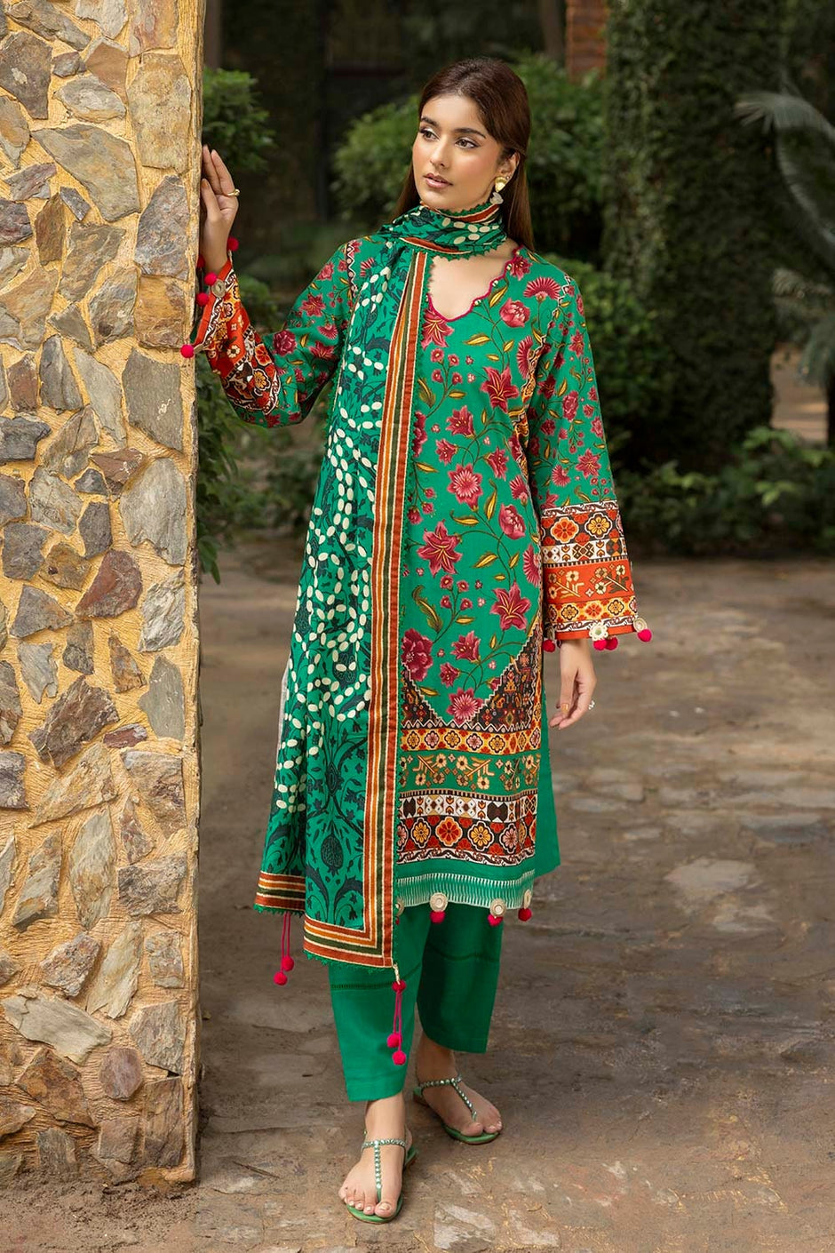 3 Piece Unstitched Printed Khaddar Suit