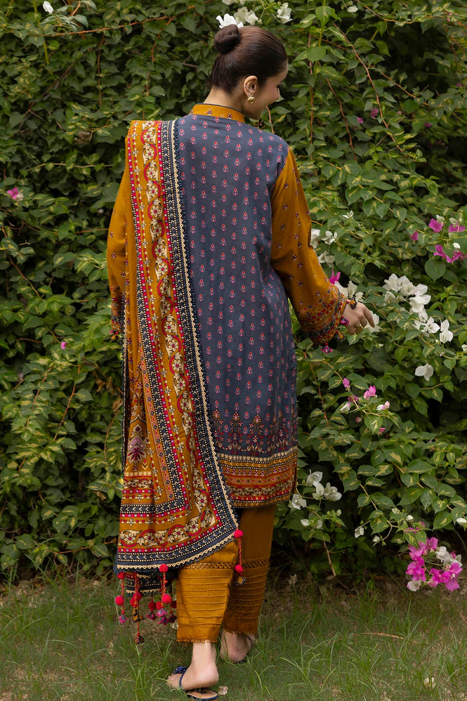 3 Piece Unstitched Printed Khaddar Suit