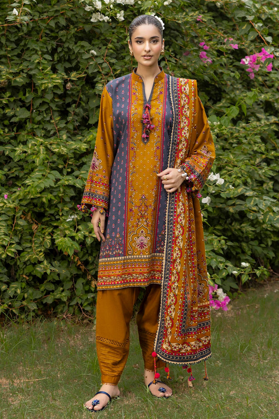 3 Piece Unstitched Printed Khaddar Suit