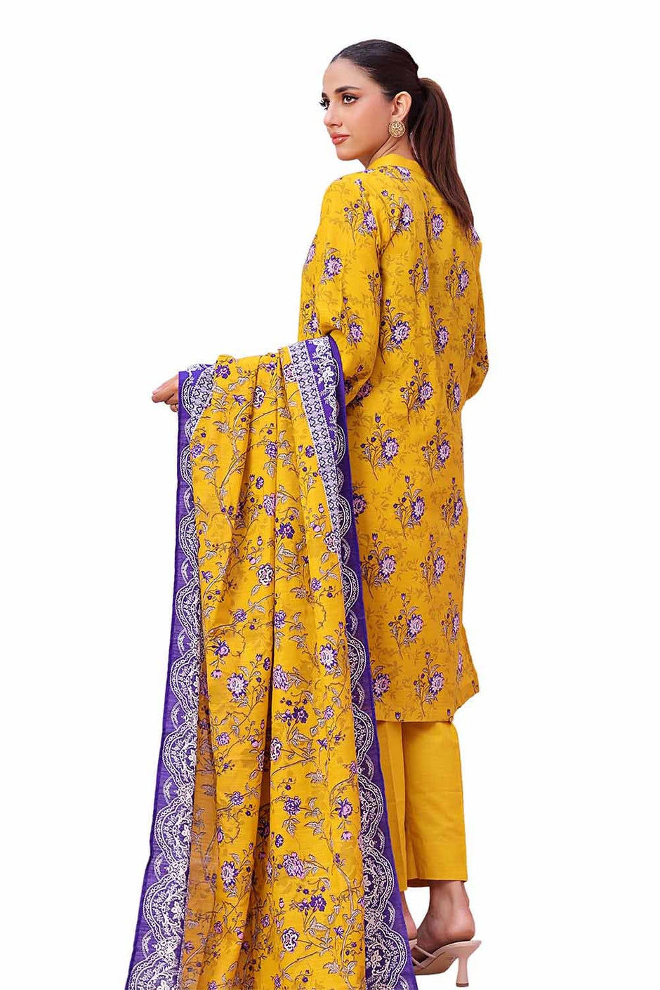 3 Piece Unstitched Printed Khaddar Suit