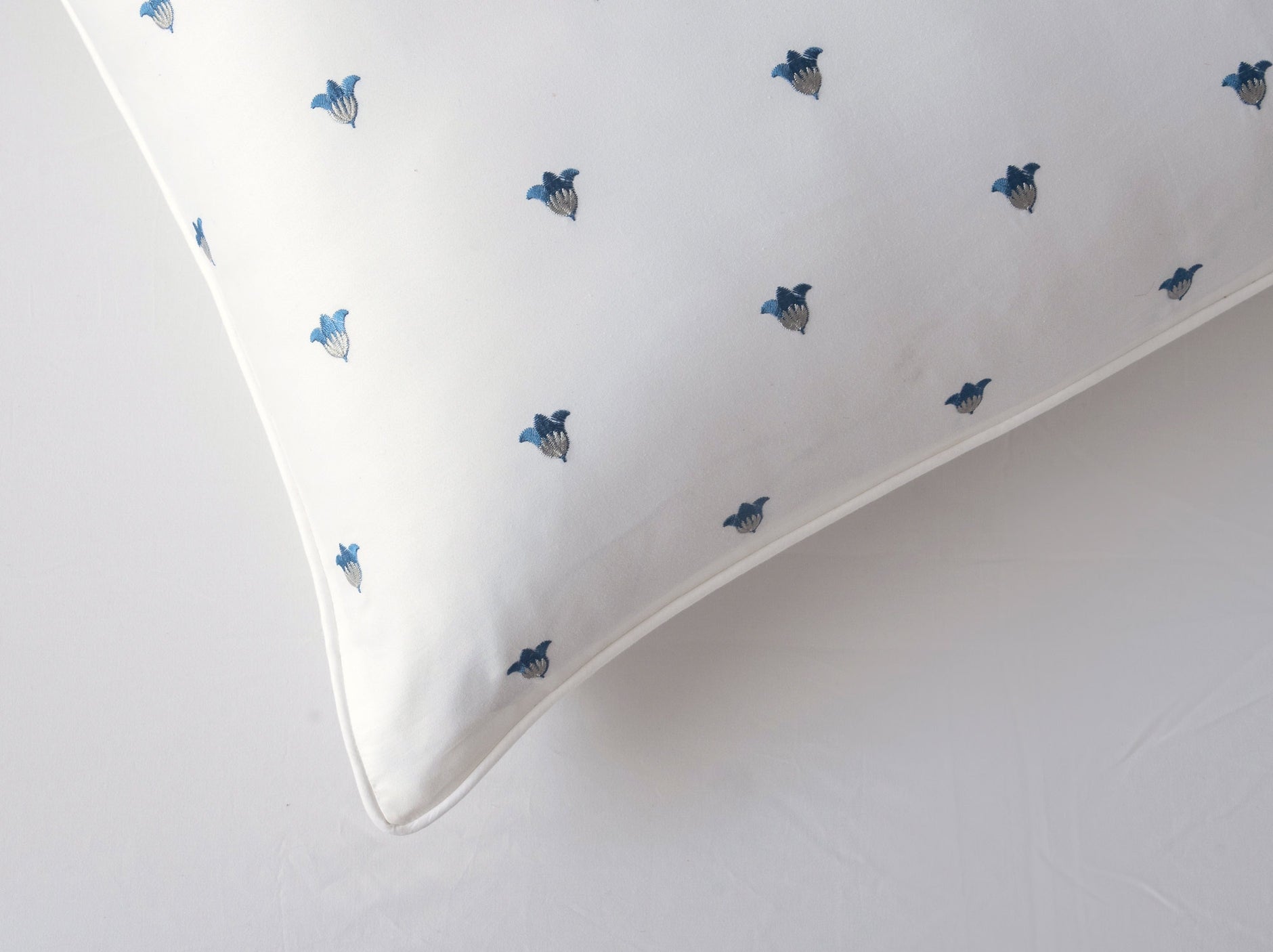 White T-400 Embroidered Bed Sheet Set