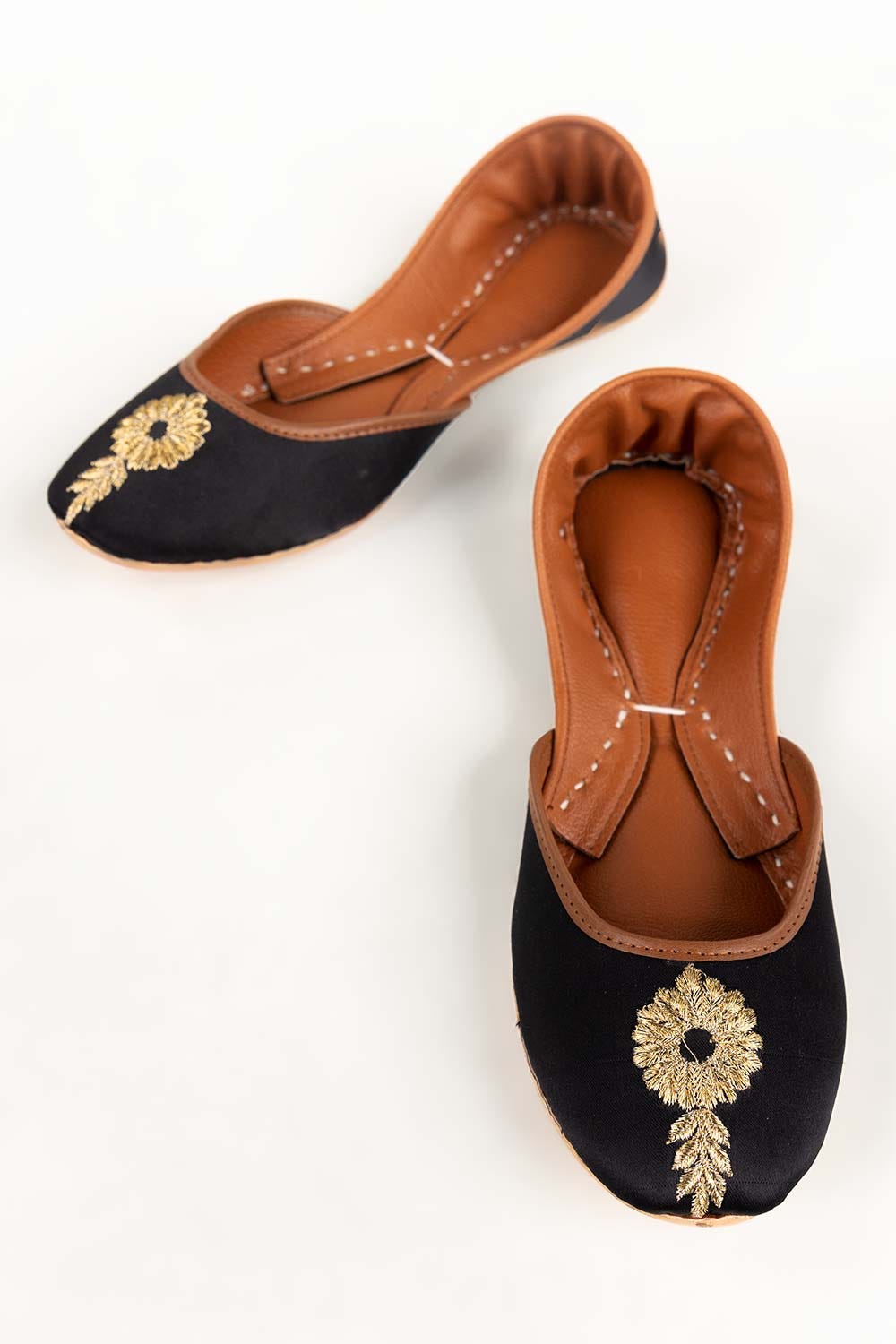 Women Black Hand Made Khussa IDFT-AW22-11