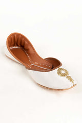 Women White Hand Made Khussa IDFT-AW22-13