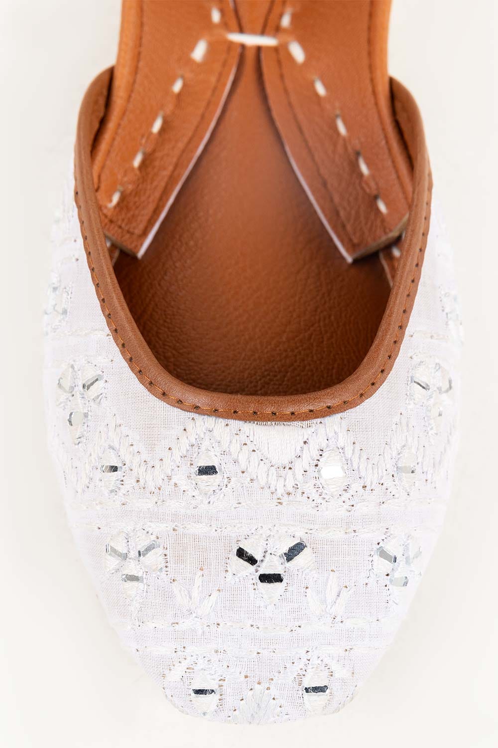 Women White Embroidered Khussa IDFT-AW22-15