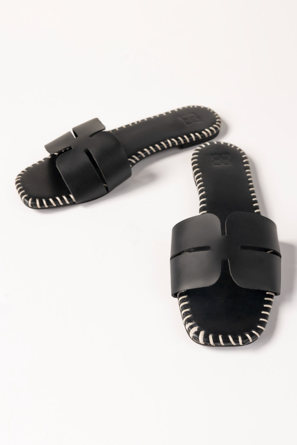 Black Slipper IWW-SLP24-026