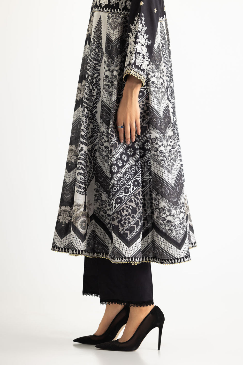 3PC Cross Hatch Printed Suit With Embroidered
