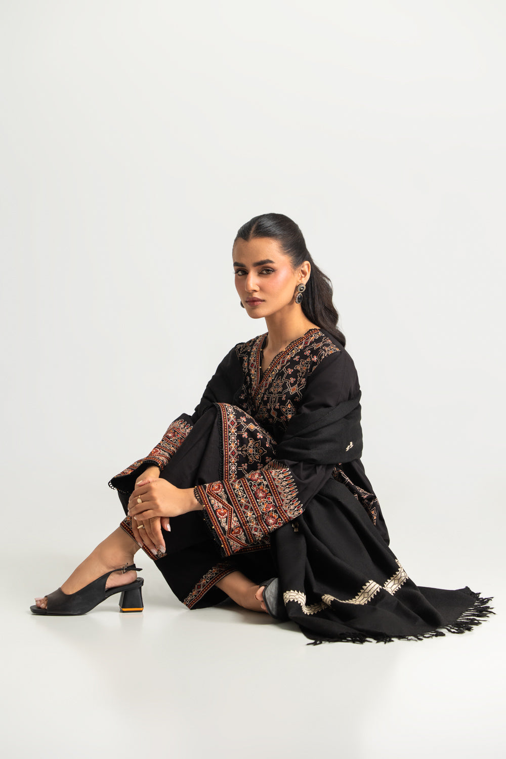 3PC Khaddar Embroidered Suit