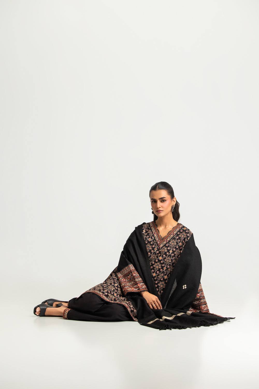 3PC Khaddar Embroidered Suit