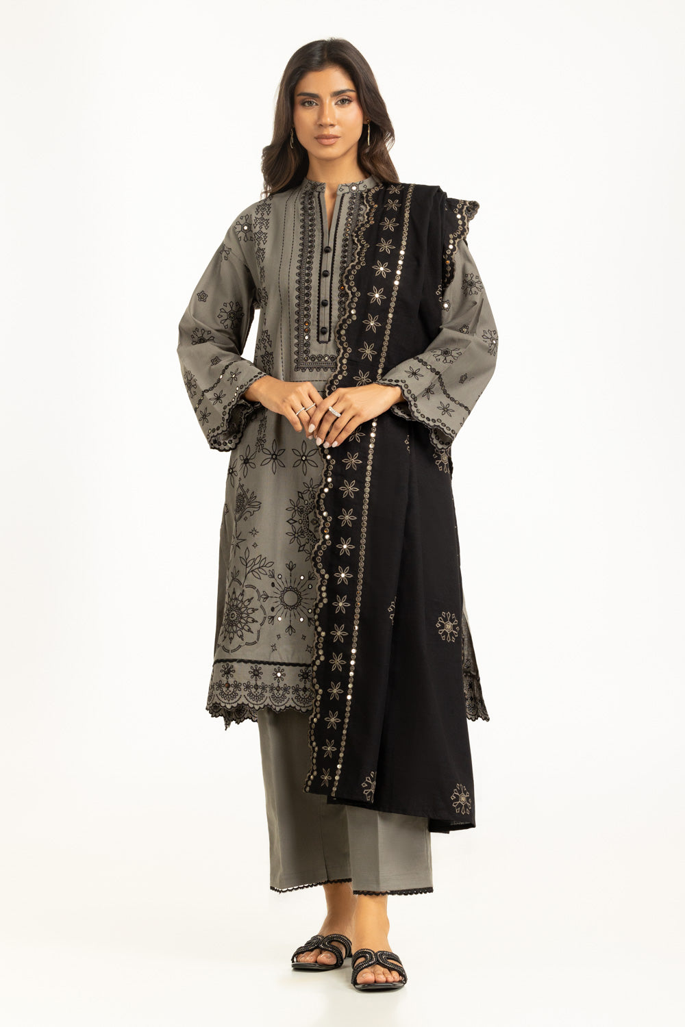 3PC Khaddar Embroidered Suit IUSTKSD-1185