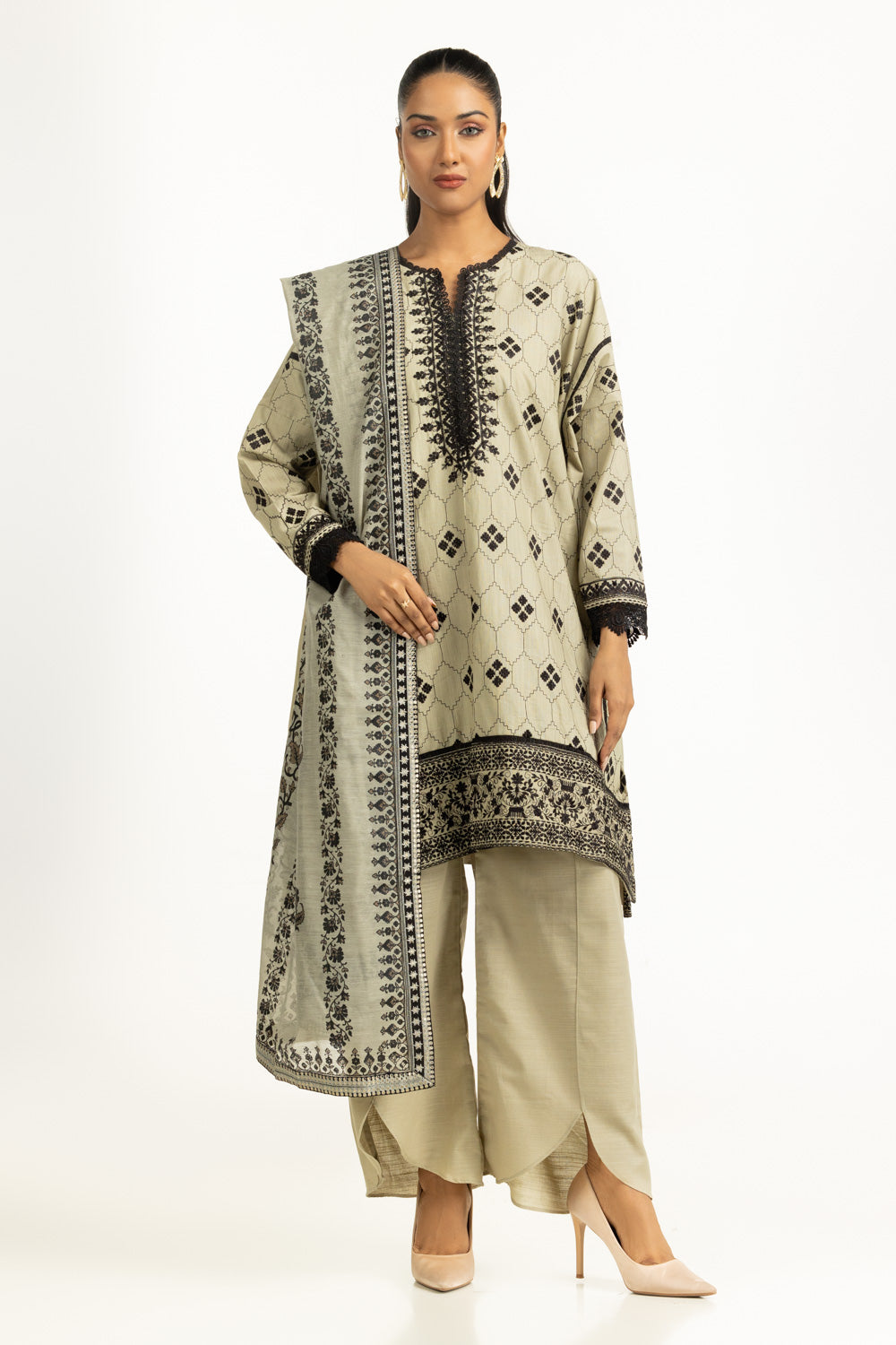 3PC Khaddar Embroidered Suit IUSTKSD-1225