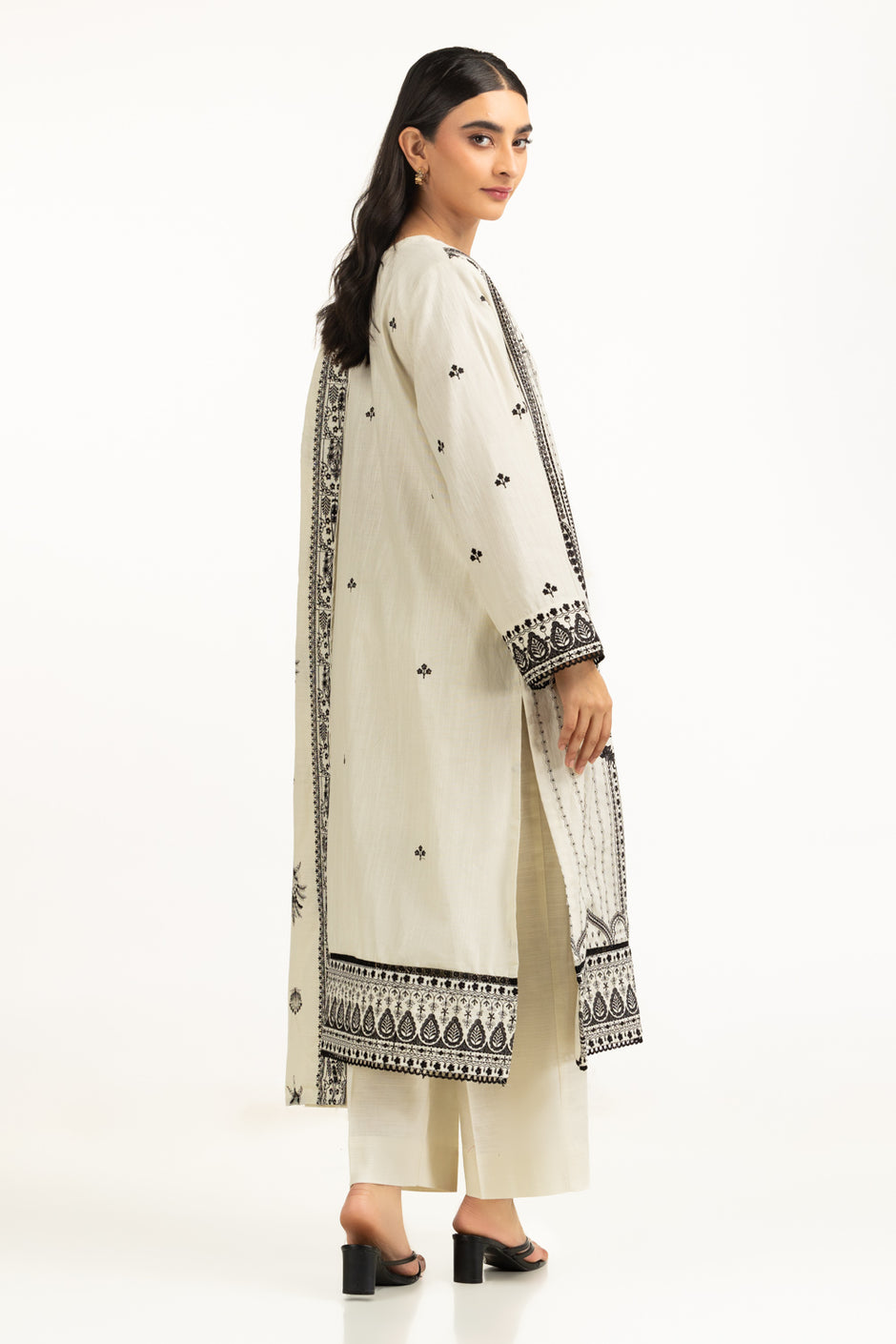 3PC Khaddar Embroidered Suit