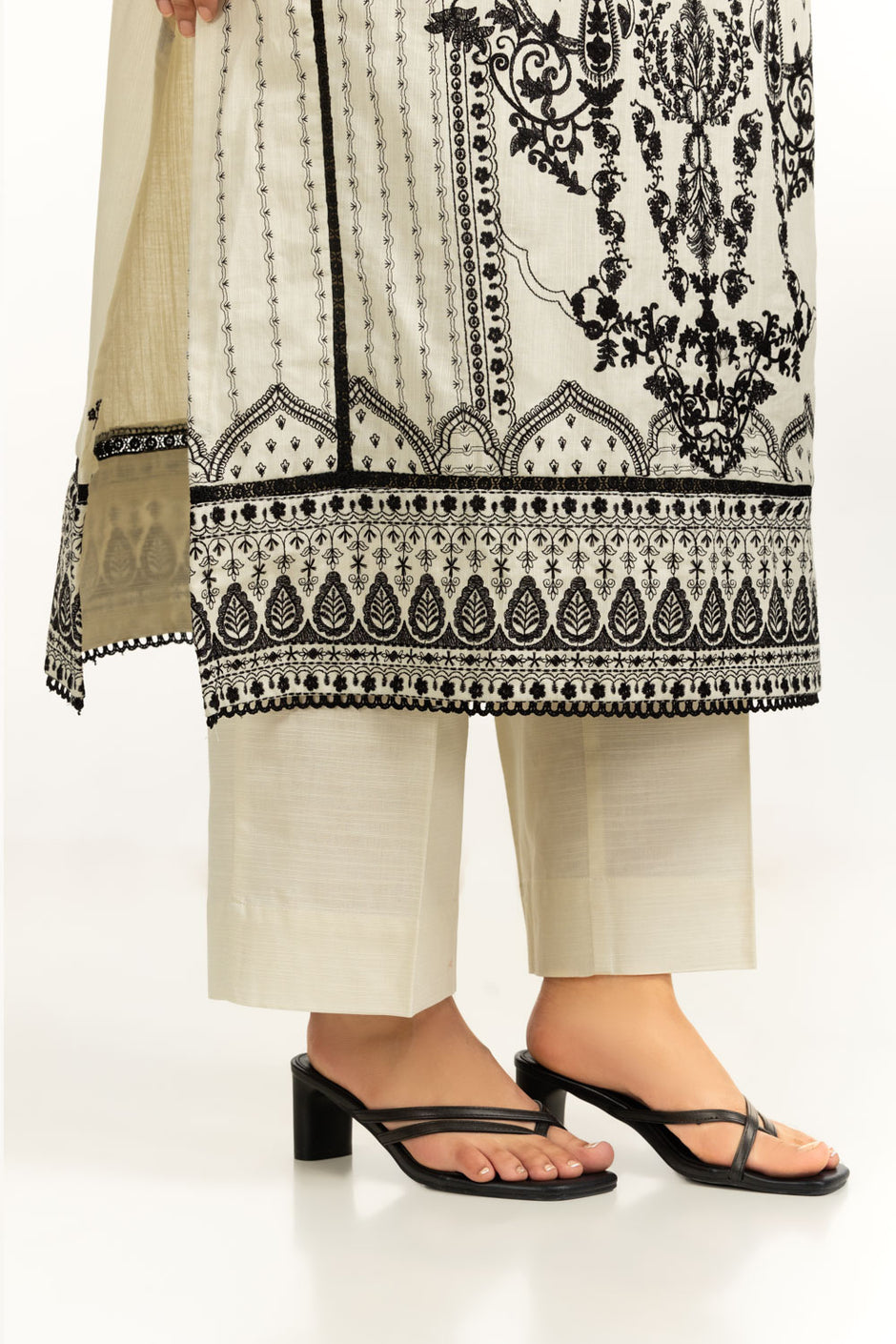 3PC Khaddar Embroidered Suit