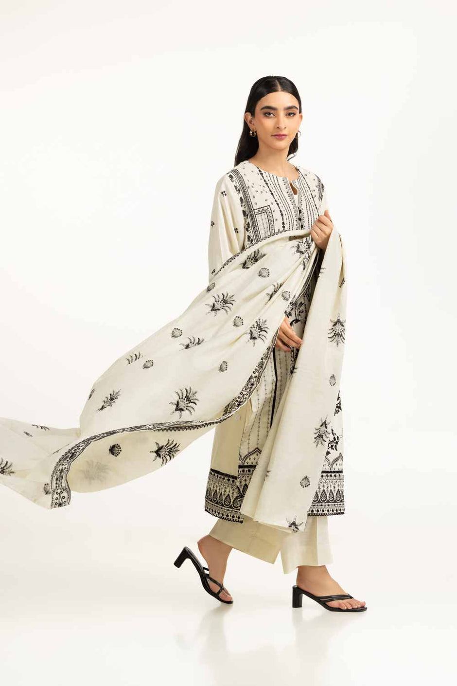 3PC Khaddar Embroidered Suit
